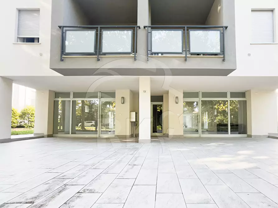 Immagine 16 di Locale commerciale in vendita  in Viale Cinque Martiri 12 a Mirandola