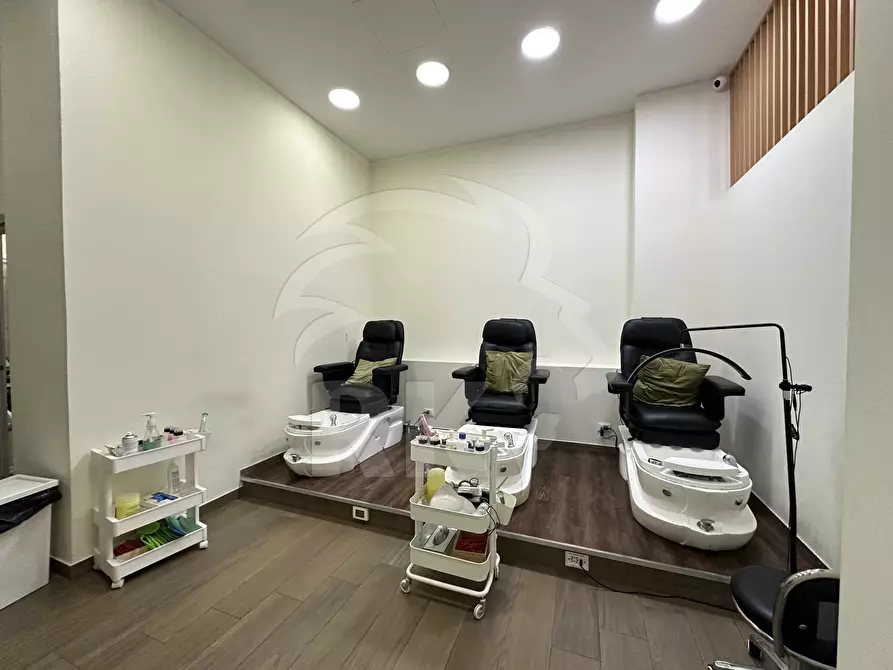 Immagine 14 di Locale commerciale in affitto  in Via Riva di Reno 56 a Bologna