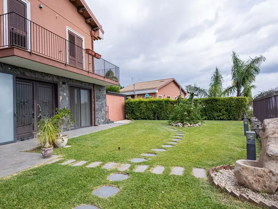 Immagine 10 di Villa in vendita  in Via Vincenzo Bellini 163 a Piedimonte Etneo