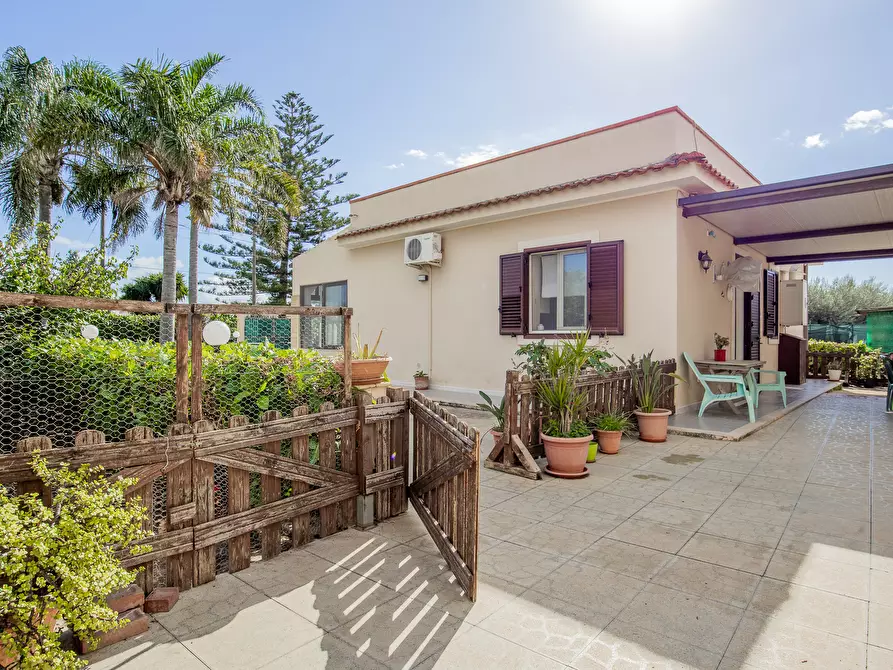 Immagine 21 di Villa in vendita  in VIA FILICUDI 34 a Siracusa