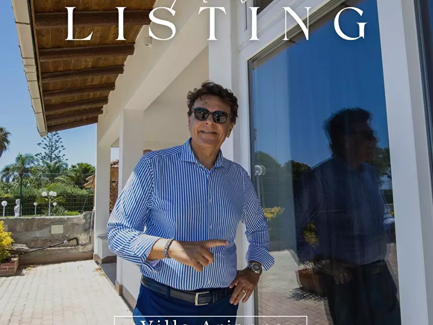 Immagine 1 di Villa in vendita  in Via Costa del Sole 37 a Siracusa