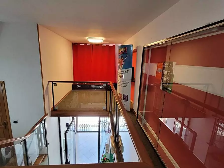 Immagine 5 di Locale commerciale in vendita  in via V.Emanuele 1740 a Canicattini Bagni