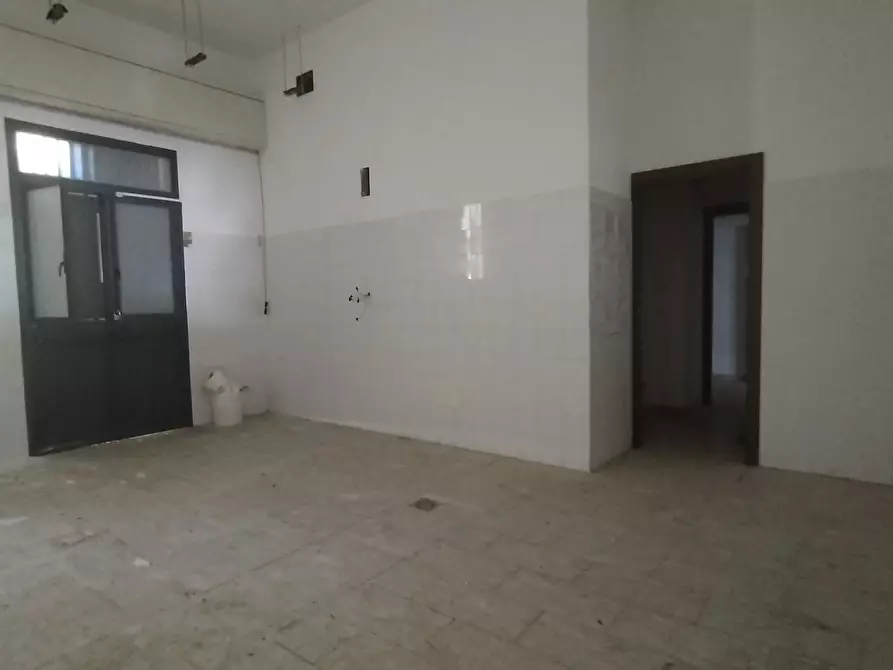 Immagine 17 di Locale commerciale in affitto  a Siracusa