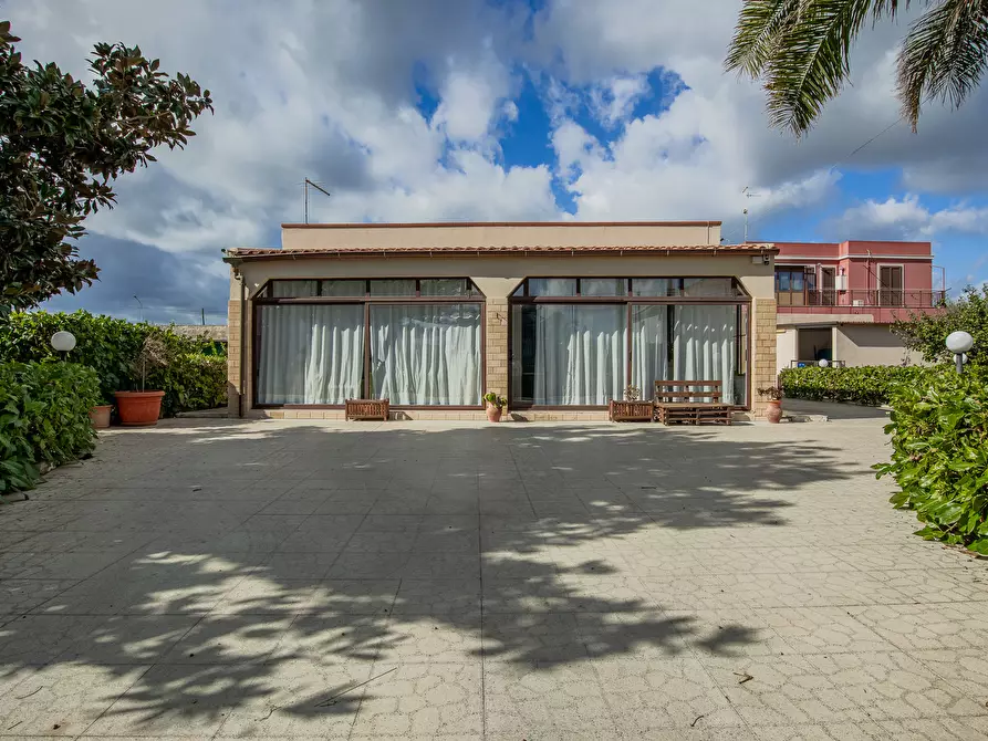 Immagine 2 di Villa in vendita  in VIA FILICUDI 34 a Siracusa