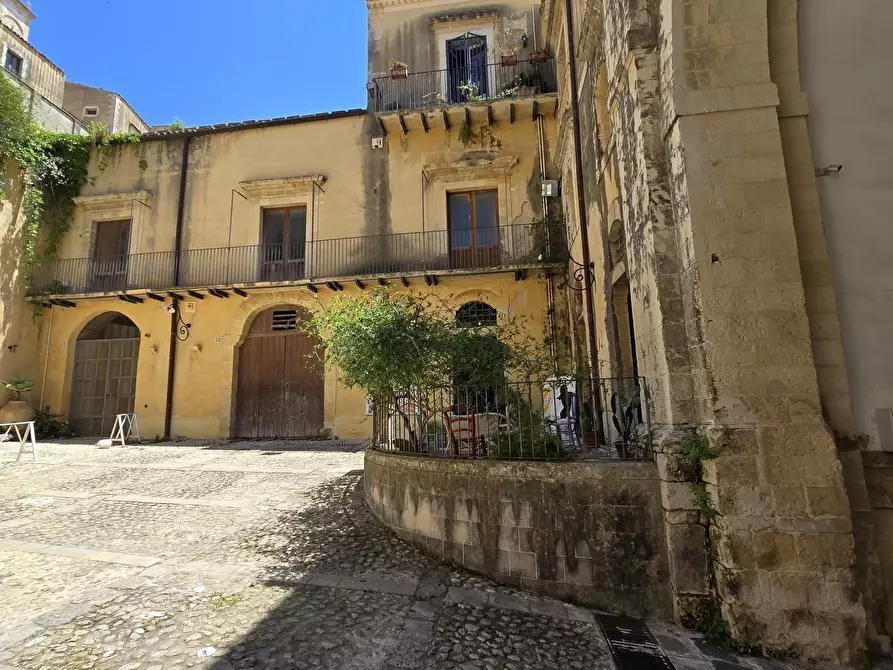 Immagine 41 di Appartamento in vendita  in Via Camillo Benso Conte di Cavour 48 a Noto