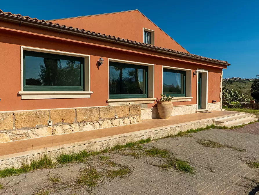 Immagine 10 di Villa in vendita  in Via Priamo 10 a Siracusa