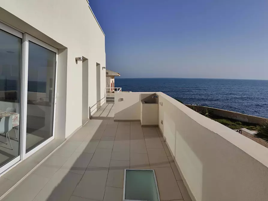 Immagine 3 di Villa in vendita  in Via Sebastiano Morale 5 a Siracusa