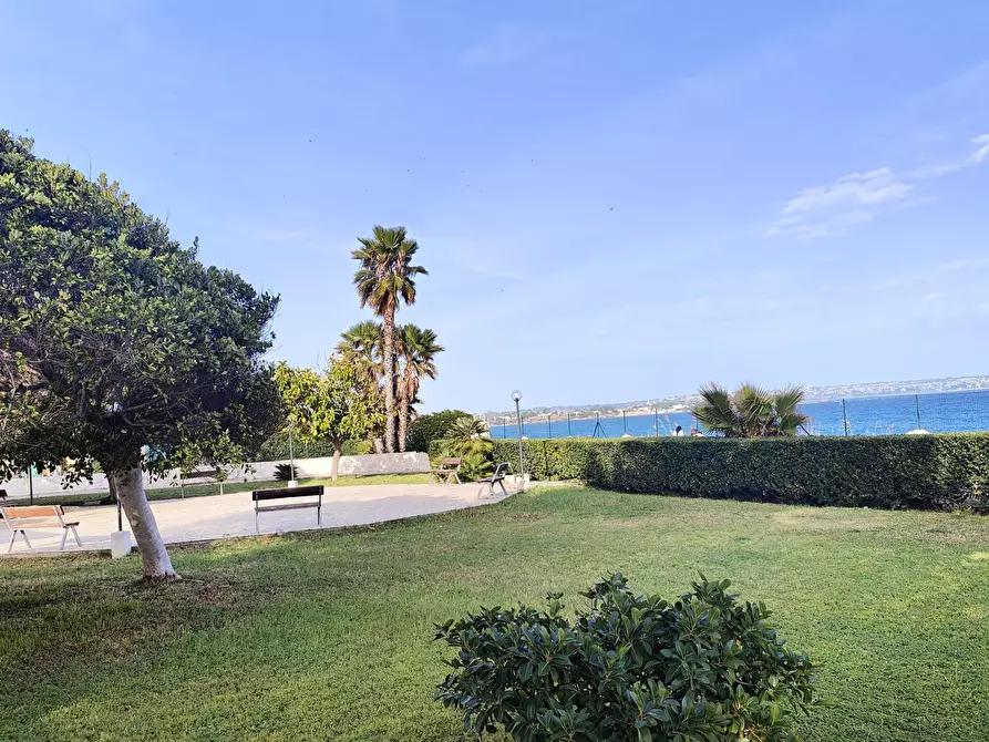 Immagine 1 di Villa in vendita  in Via Costa del Sole 2 a Siracusa