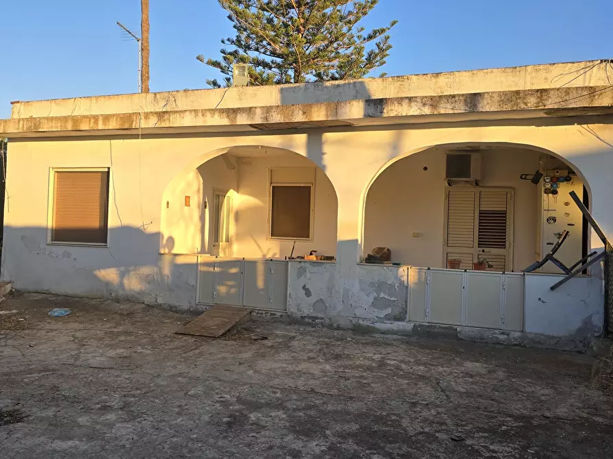 Immagine 1 di Villa in vendita  in Strada Ognina 70 a Siracusa