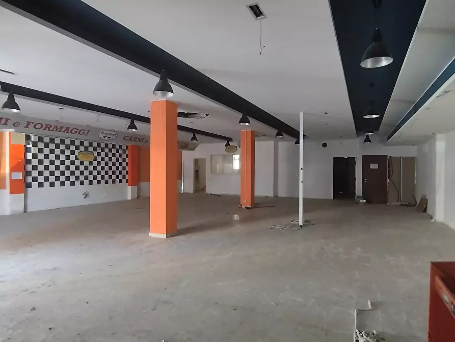 Immagine 14 di Locale commerciale in affitto  a Siracusa