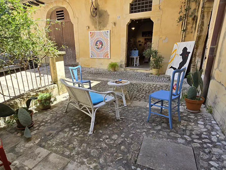 Immagine 53 di Appartamento in vendita  in Via Camillo Benso Conte di Cavour 48 a Noto