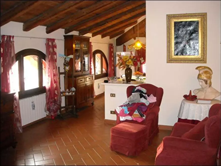 Immagine 3 di Casa trifamiliare in vendita  a Monsummano Terme