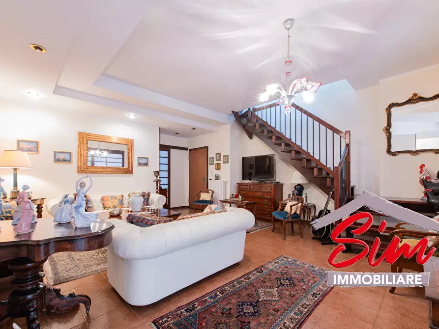 Immagine 1 di Pentalocale in vendita  in Via Agogna sn a Novara