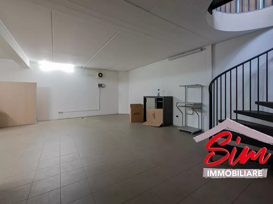 Immagine 10 di Ufficio in vendita  in Viale Dante Alighieri sn a Novara