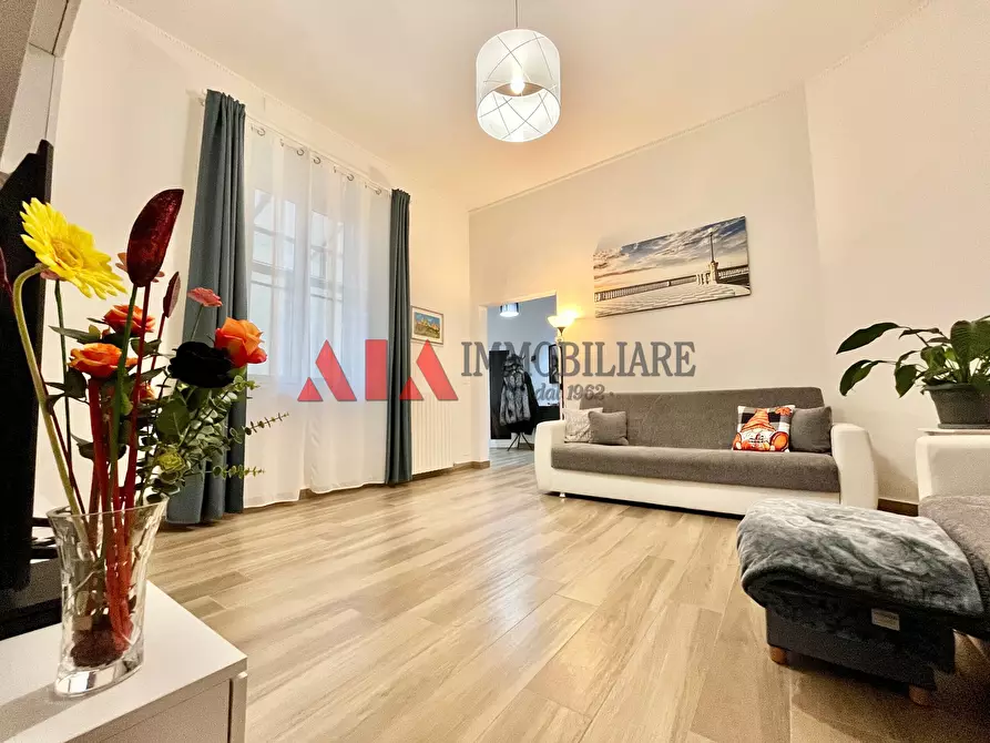 Immagine 1 di Pentalocale in vendita  in Via Indipendenza a Livorno