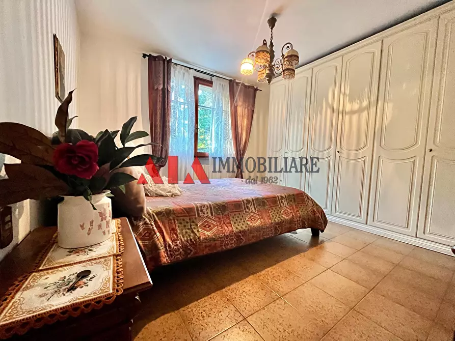 Immagine 9 di Villa in vendita  in Via Vittorio Veneto a Pontedera