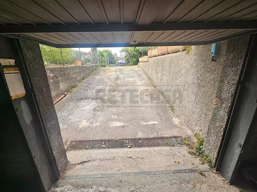 Immagine 19 di Trilocale in vendita  a Bardolino