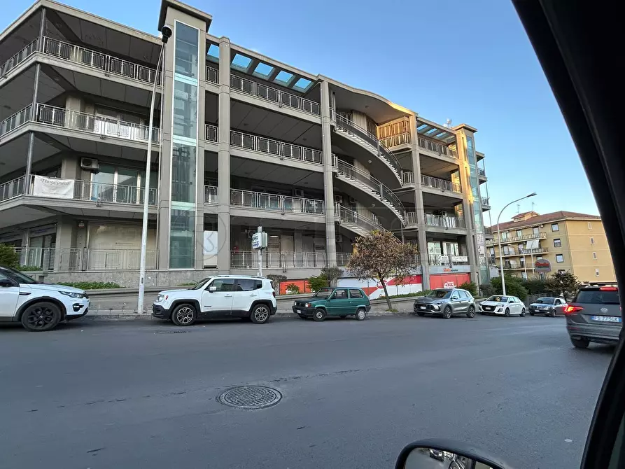 Immagine 1 di Locale commerciale in vendita  in Via D'acquisto Salvo 38 a Caltanissetta