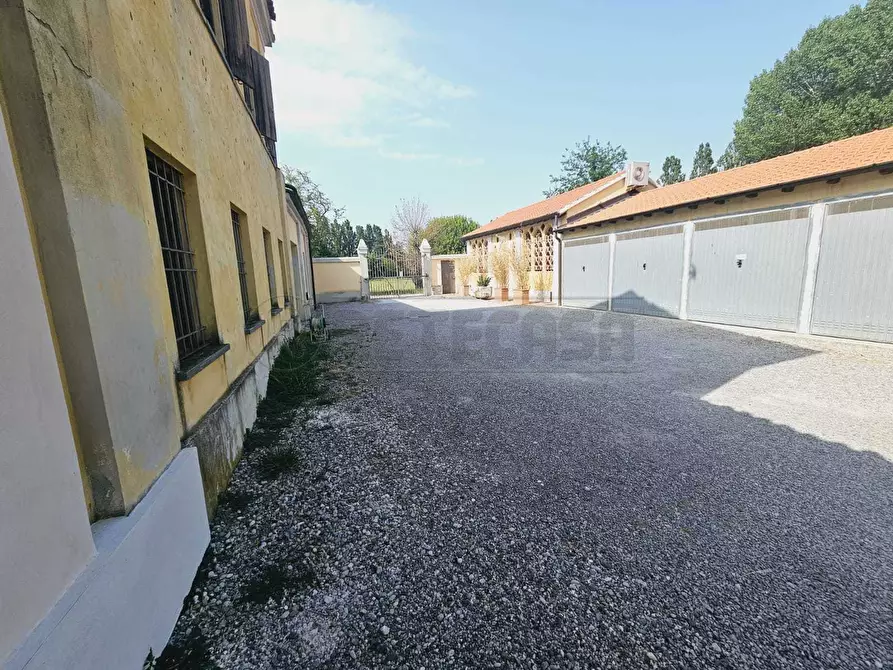 Immagine 22 di Villa in vendita  in Via Villa Angiolina a Cremona