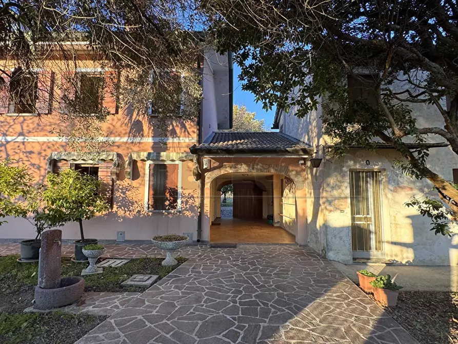 Immagine 1 di Casa indipendente in vendita  a Mirano
