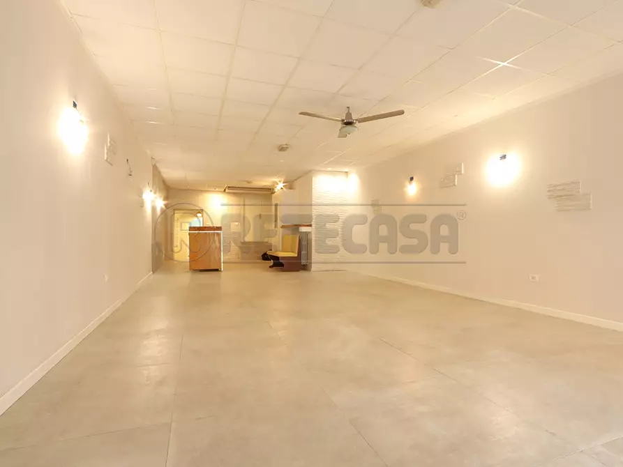Immagine 6 di Locale commerciale in affitto  a Vicenza