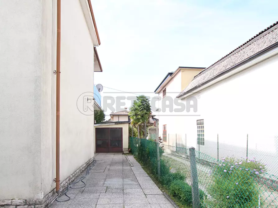 Immagine 11 di Villa in vendita  in viale riviera berica 400 a Vicenza