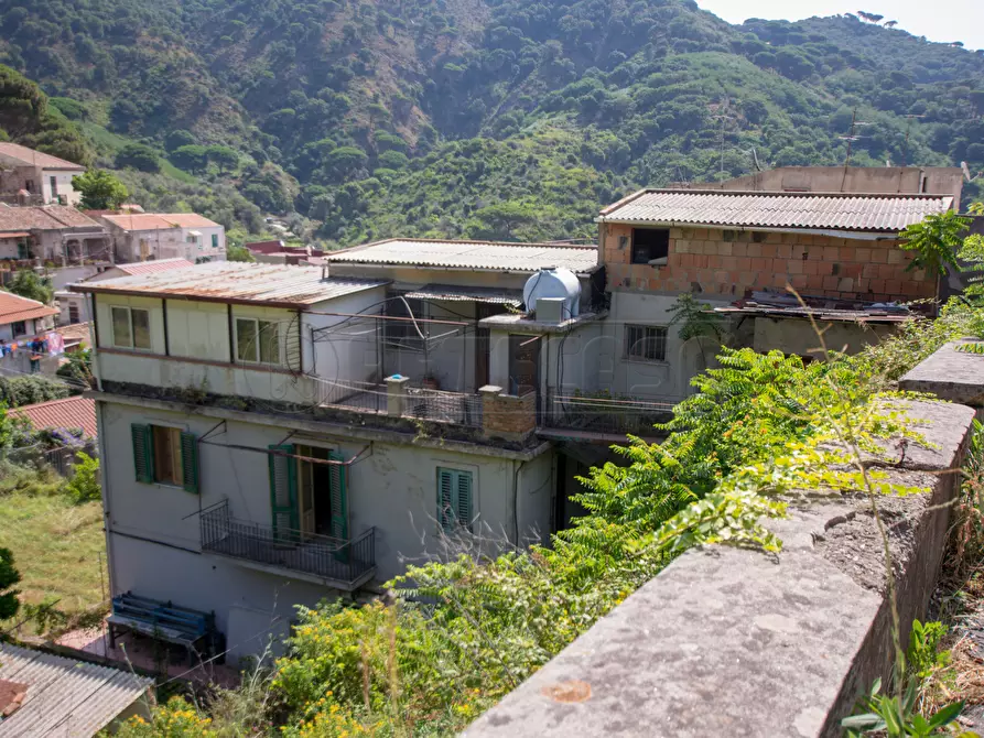 Immagine 1 di Casa indipendente in vendita  in Strada San Michele - Portella Castanea 86 a Messina