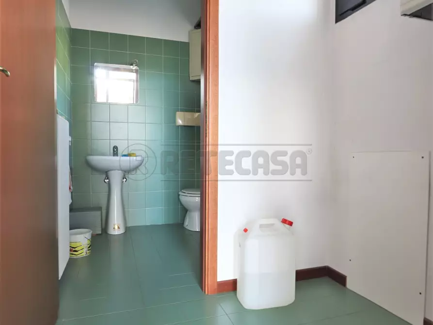 Immagine 10 di Locale commerciale in vendita  in Via Chiesa Nuova a Longare