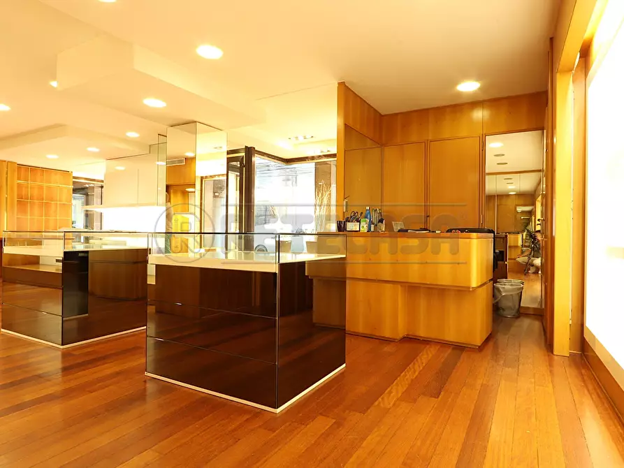 Immagine 6 di Locale commerciale in affitto  a Camisano Vicentino