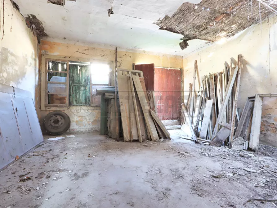 Immagine 10 di Rustico / casale in vendita  in Via delle Grotte a Longare