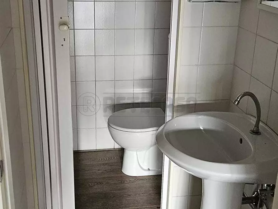 Immagine 5 di Locale commerciale in affitto  a Mirano