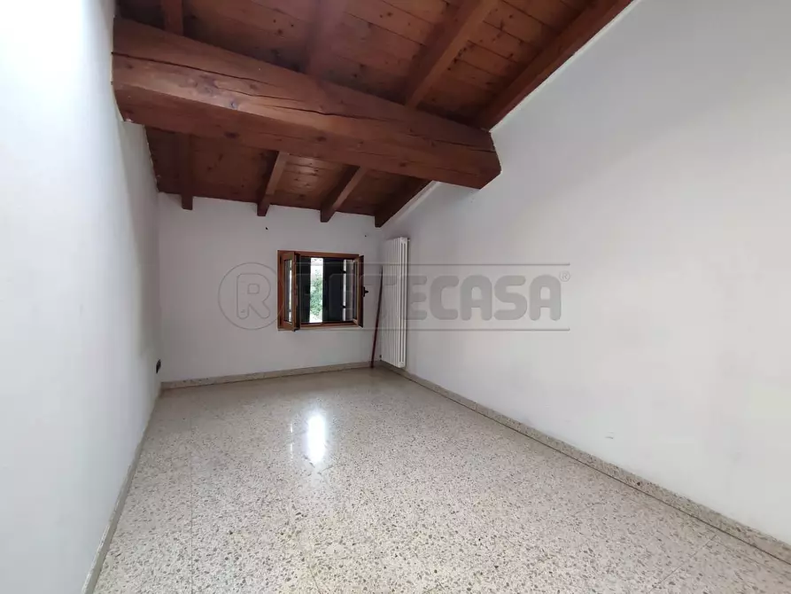 Immagine 8 di Bilocale in vendita  in Via Canova 6 a Gambellara