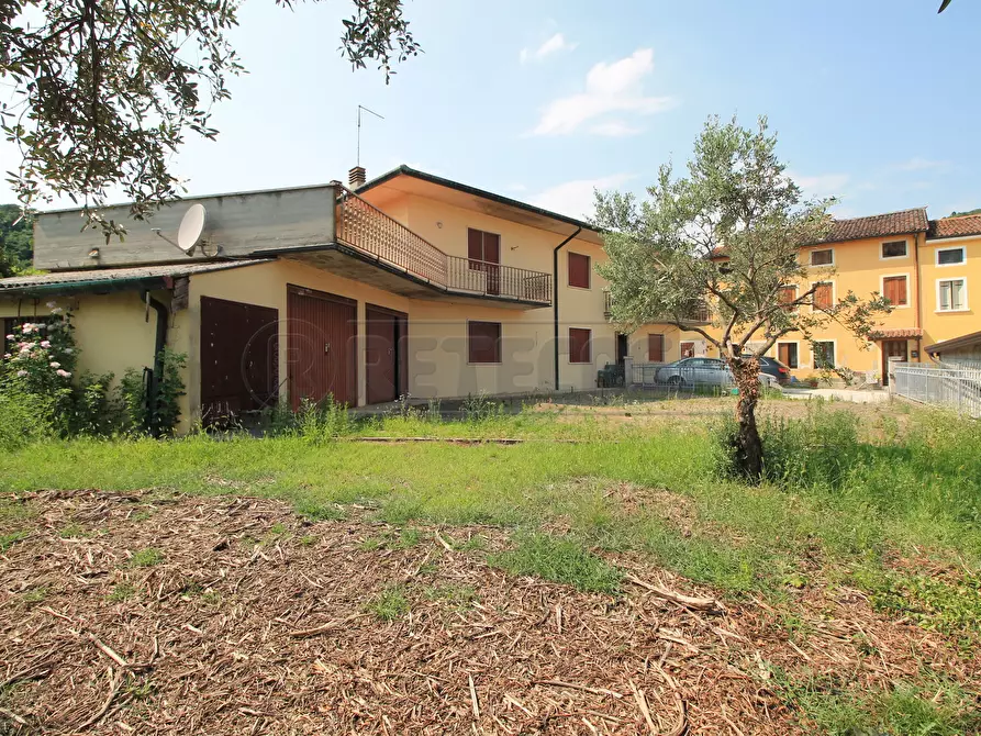 Immagine 1 di Casa bifamiliare in vendita  in CONTRADA SELVA 95 a Montebello Vicentino