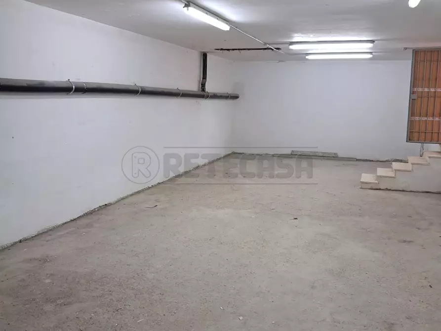 Immagine 9 di Magazzino in affitto  in Via Greco a Capodrise