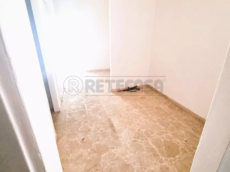 Immagine 15 di Locale commerciale in vendita  a Pescara