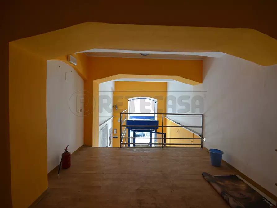 Immagine 12 di Locale commerciale in vendita  in Via Ghibellina 118 a Messina