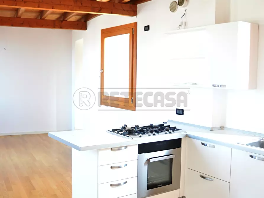 Immagine 9 di Bilocale in vendita  in corso matteotti 52 a Montecchio Maggiore