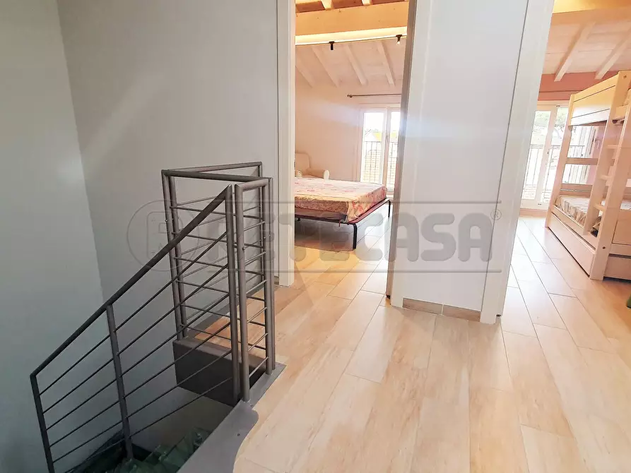 Immagine 13 di Porzione di casa in affitto  a Viareggio