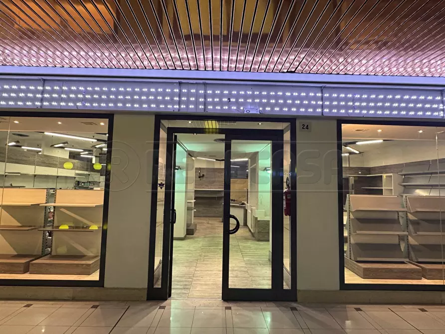 Immagine 1 di Locale commerciale in vendita  a Venezia