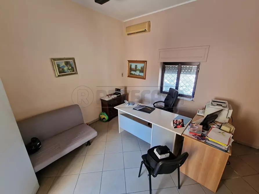 Immagine 29 di Laboratorio in vendita  in Via Neviano 37 a Seclì