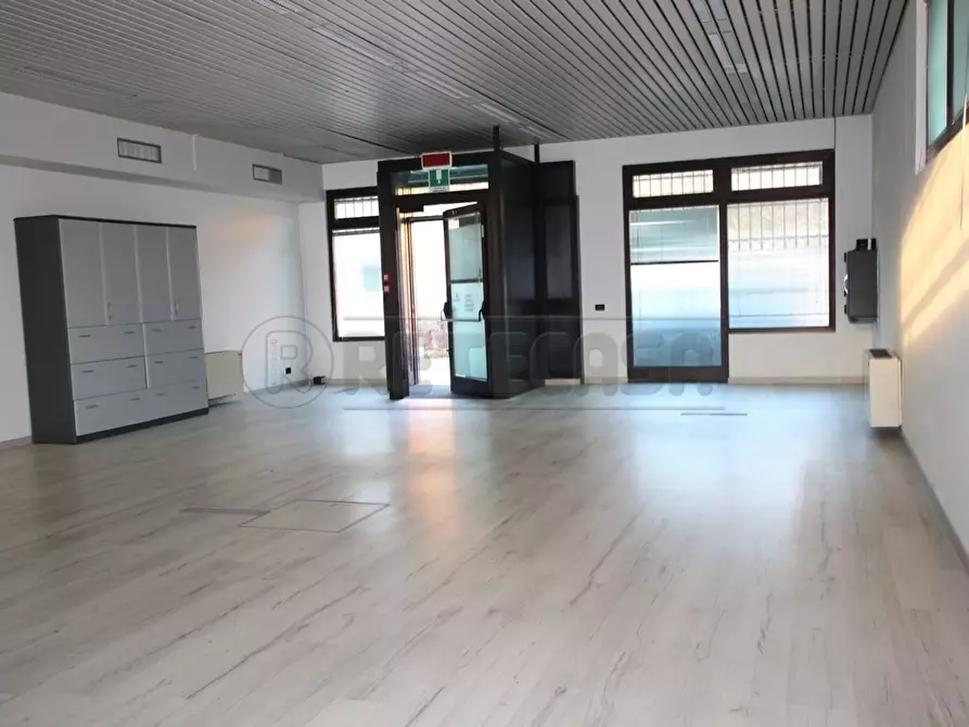 Immagine 27 di Locale commerciale in affitto  in Via Torri a Arcugnano