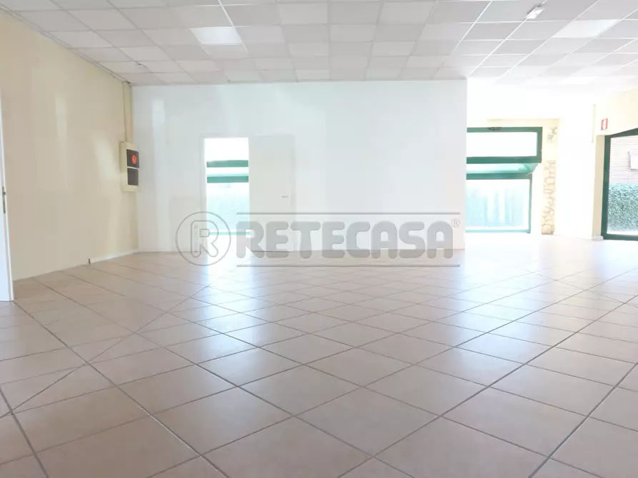 Immagine 6 di Locale commerciale in affitto  in Contrà Corpus Domini a Brendola