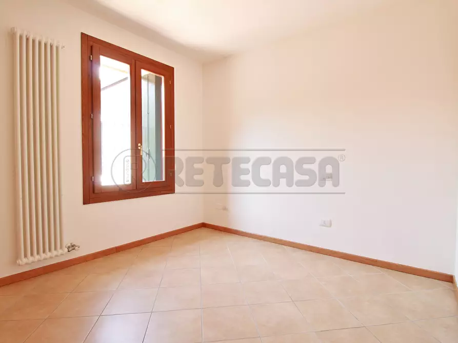 Immagine 9 di Bilocale in affitto  in Via XXIV Maggio a Montebello Vicentino
