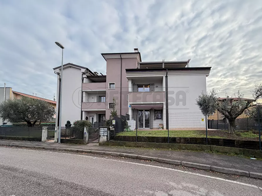 Immagine 26 di Bilocale in vendita  in Via Marinai d'Italia a Creazzo