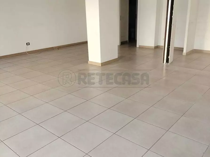 Immagine 12 di Locale commerciale in vendita  in Via Marco Polo 268 a Messina