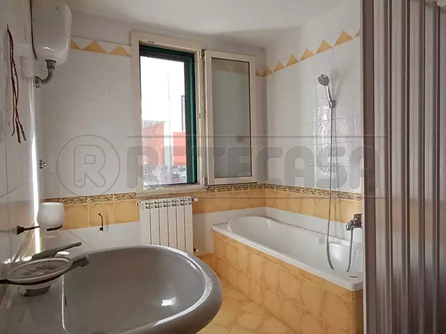 Immagine 4 di Bilocale in vendita  a Capodrise