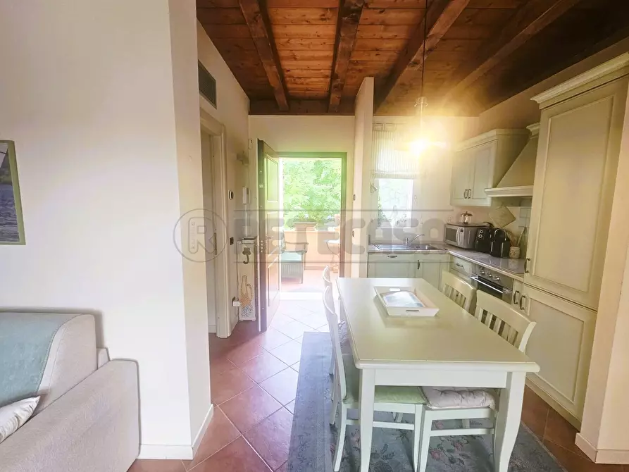 Immagine 10 di Bilocale in vendita  in Via del Torchio 21F a Manerba Del Garda