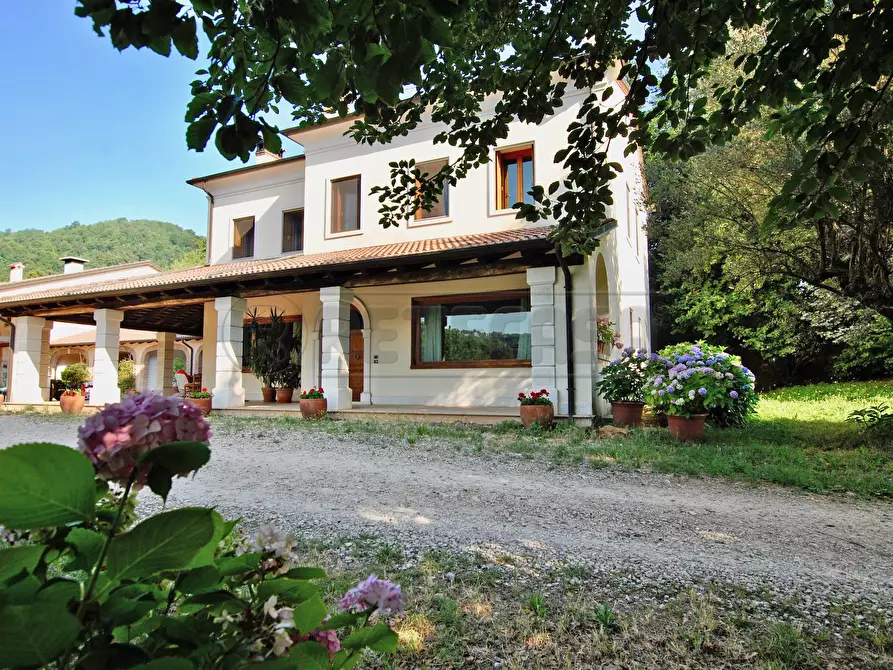 Immagine 1 di Villa in vendita  in Via Savegnago 1b a Cornedo Vicentino