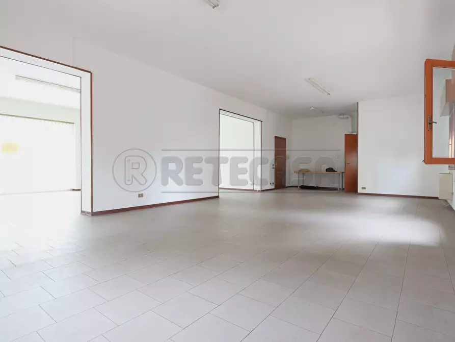 Immagine 8 di Locale commerciale in vendita  in Via S. Quasimodo a Grisignano Di Zocco