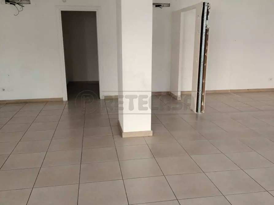 Immagine 6 di Locale commerciale in vendita  in Via Marco Polo 268 a Messina